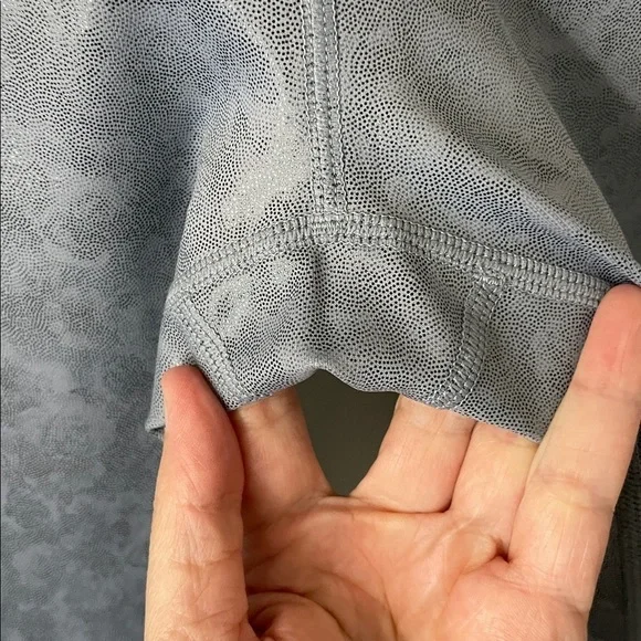 ZYIA NWT Slate Floral Pocket Light In Tight 7/8 24” Leggings Metallic Size 2 - Picture 9 of 11